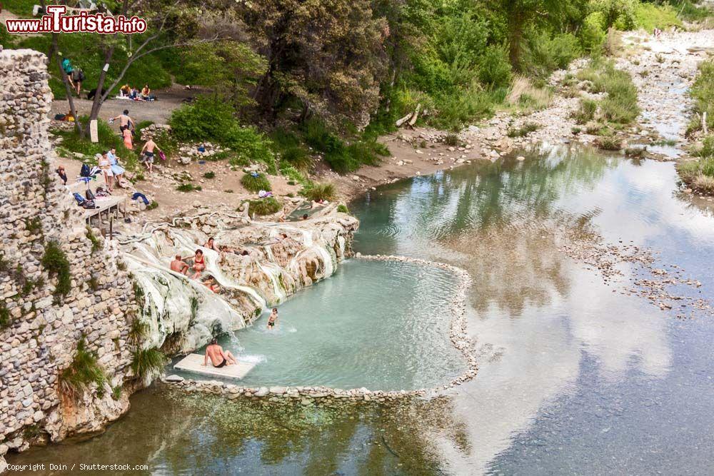 Immagine Relax in primavera nelle vasche calde delle Terme di Petriolo in Toscana. - © Doin / Shutterstock.com