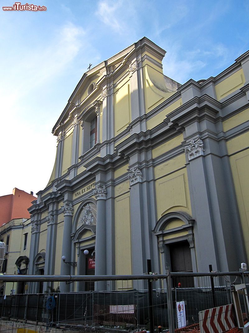 Immagine La Chiesa di Santa Maria degli Angeli si trova a Pizzofalcone in centro a Napoli - © Palickap - CC BY-SA 4.0, Wikipedia