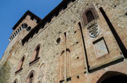 Particolare della facciata del Castello di Grazzano Visconti in Emilia-Romagna - © Alessandro Cristiano / Shutterstock.com