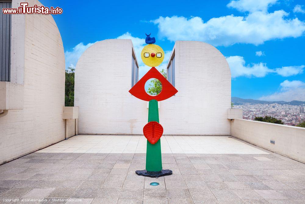Immagine Barcellona, Spagna: una scultura della Fundació Joan Miró, museo di arte moderna del capoluogo catalano - © alionabirukova / Shutterstock.com