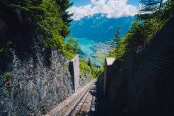 La ripida funicolare dell'Harder Kulm, il punto panoramico di Interlaken in Svizzera