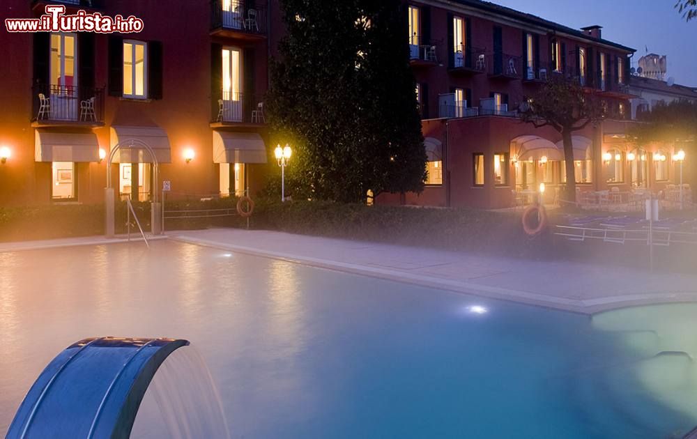 Immagine Hotel Fonte Boiola a Sirmione: la fumante piscina termale delle Terme Hotel lombardo
