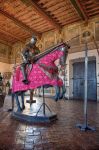 Armatura medievale di un cavaliere al castello Orsini Odescalchi a Bracciano, Lazio - © Stefano Pellicciari / Shutterstock.com