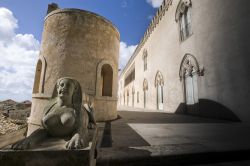 Una strana sfinge al castello di Donnafugata, Ragusa (Sicilia) - © luigi nifosi / Shutterstock.com