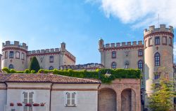 Il Castello di Costigliole d'Asti in piemonte, oggi ospita una famosa scuola di cucina - © Gimas / Shutterstock.com