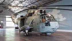 Padiglione ala rotante a Volandia: un elicottero della Marina Militare