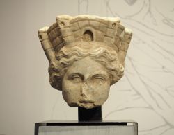 La Testa di Tyche, uno dei capolavori del Museo Classis di Ravenna (Emilia Romagna).
