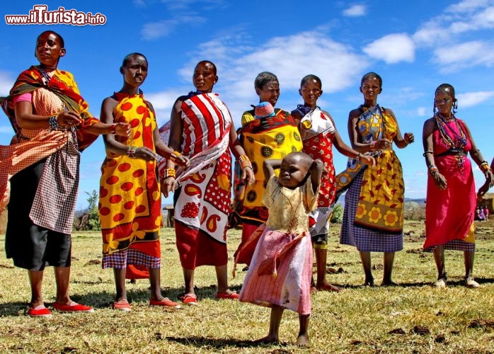 Una trib Masai in Kenya - copyright Donnavventura