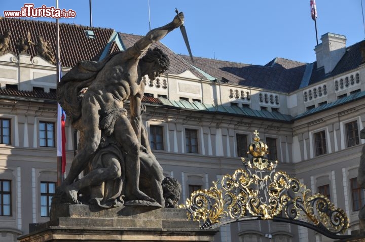 Immagine Titani ingresso Castello Praga