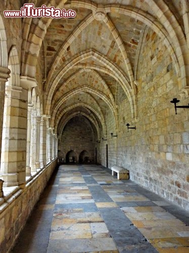 Chiostro Catedral Santander - La Basilica superiore fu distrutta da un incendio nel 1941, ma rimane questo magnifico chiostro del XIV secolo