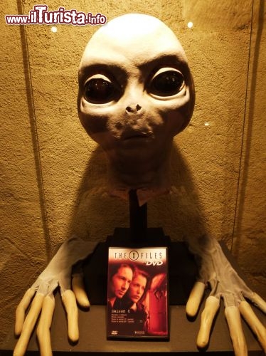 Immagine Alieno del film X-files, esposto nel museo