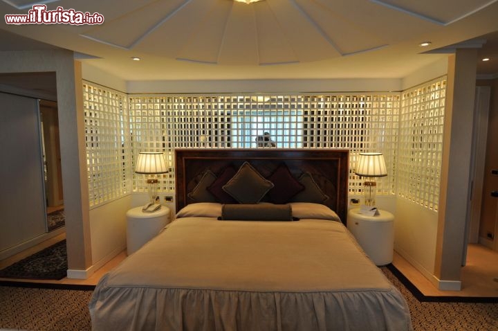 Immagine Il letto presidenziale nella Presidential Suite dell' Hotel Corinthia Khartoum