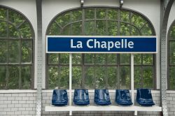 La stazione de La Chapelle, si trova lungo la ...