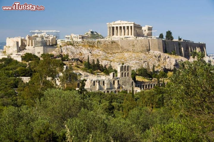 Immagine Veduta d'insieme dell'Acropoli, vista Collina di Filopappo ad Atene  - © Krishna.Wu / Shutterstock.com