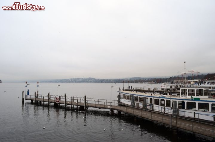 Immagine Scorcio da un molo proiettato sullo Zurichsee, il Lago di Zurigo