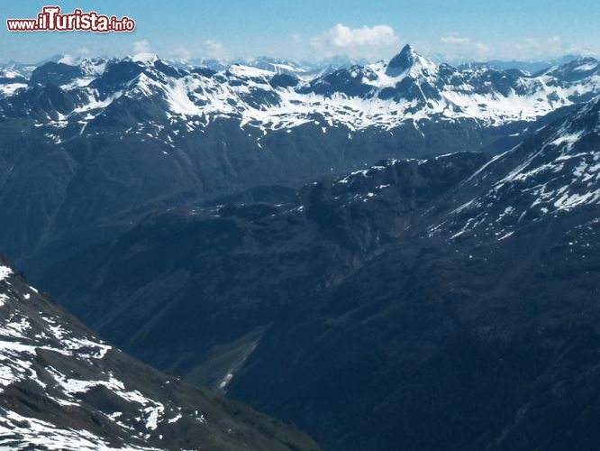 Immagine Massiccio del Bernina visto dal Piz Corvatsch