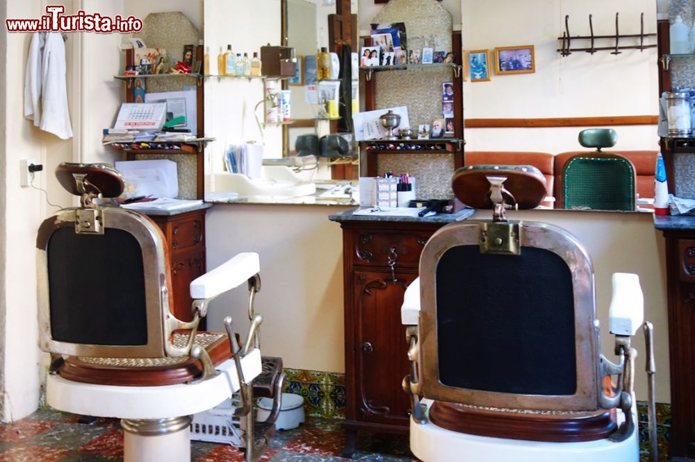 Immagine Il locale vintage che ospita un barbiere a Llucmajor, Maiorca, Spagna.