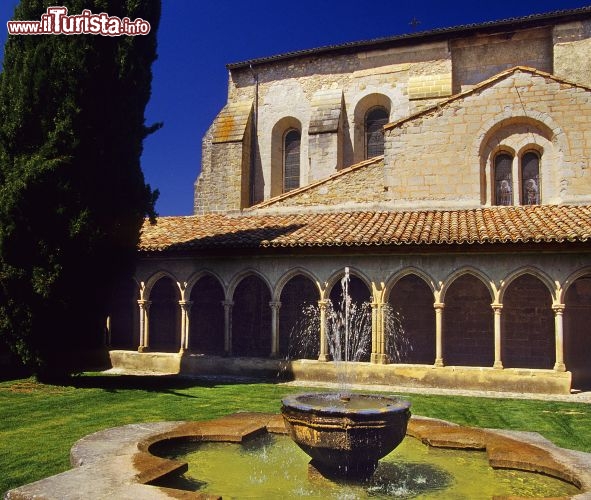 Immagine Abbaye de Saint Hilaire Linguadoca Rossiglione: si trova nei dintorni di Limoux - © C.G. Deschamps