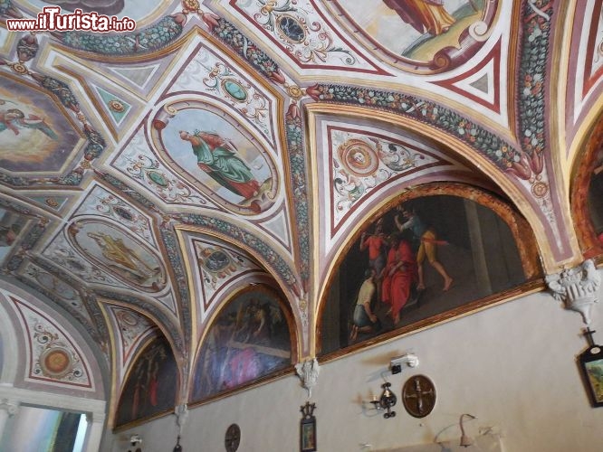 Immagine Affreschi all'interno della Chiesa di San Lino a Volterra: i dipinti delle dodici lunette sono opere di Cosimo Daddi - © Giovanni Mazzoni (Giobama)