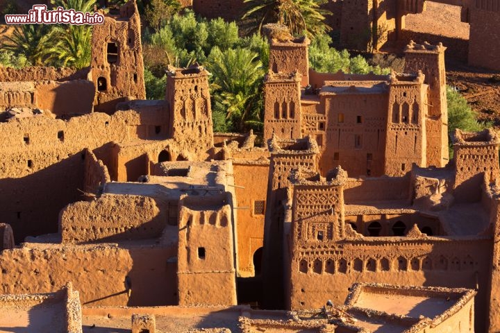 Immagine Ait Benhaddou, il villaggio Patrimonio UNESCO del Marocco, si trova qualche chilometro a nord di Ouarzazate, nel versante sud della catena dell'Atlante - © Alexander A.Trofimov / Shutterstock.com