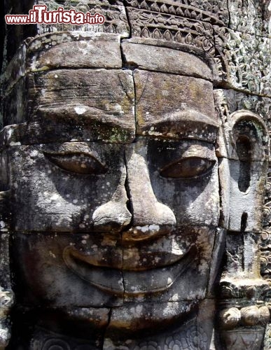 Immagine Angkor wat, una statua nel famoso tempio della Cambogia - Foto di Giulio Badini / I Viaggi di Maurizio Levi