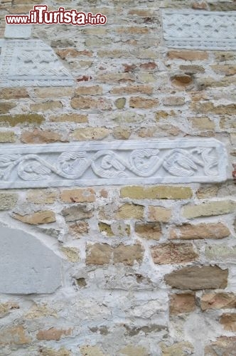 Immagine Aquileia Basilica di Santa Maria Assunta:dettaglio del muro esterno 