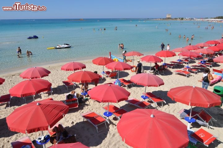 Immagine Bagno le Dune a Porto Cesareo, di fronte a Torre Chianca, costruzione rinascimentale a protezione delle coste ioniche del Salento