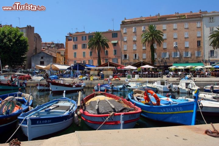 Immagine Barche nel porto di Ajaccio - © Pixachi / shutterstock.com