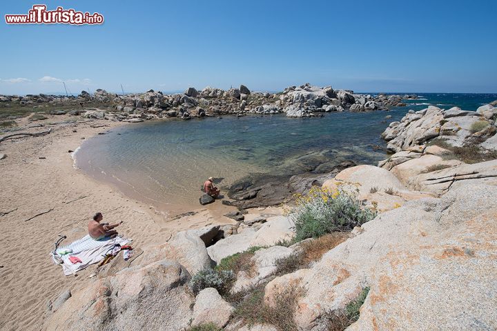 Immagine Il mare limpido di Lavezzi: la spiaggia di Cala di Greco, una delle più belle della Corsica meridionale.