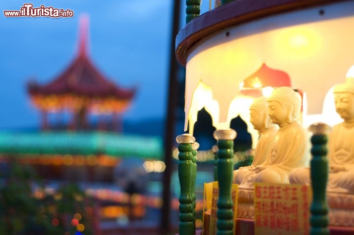 Immagine Il Capodanno cinesefesteggiato al tempio Kek Lok Si Temple. La festa ricorre a secondo degli anni tra la fine di gennaio e la seconda metà di febbraio, ed è molto sentita dalla comunità cinese che vive a Penang, in Malesia - © CHANKC / Shutterstock.com