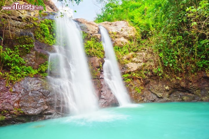 Immagine Foto di una bella cascata all'interno dell'isola di Bali in Indonesia - © Khoroshunova Olga / Shutterstock.com