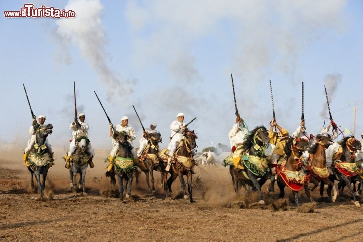 Immagine Cavalieri ad un tradizionale Moussem: questi cavalieri partecipano ad un evento sportivo tradizionale chiamato Moussem, nella città di Rabat - © amskad / Shutterstock.com