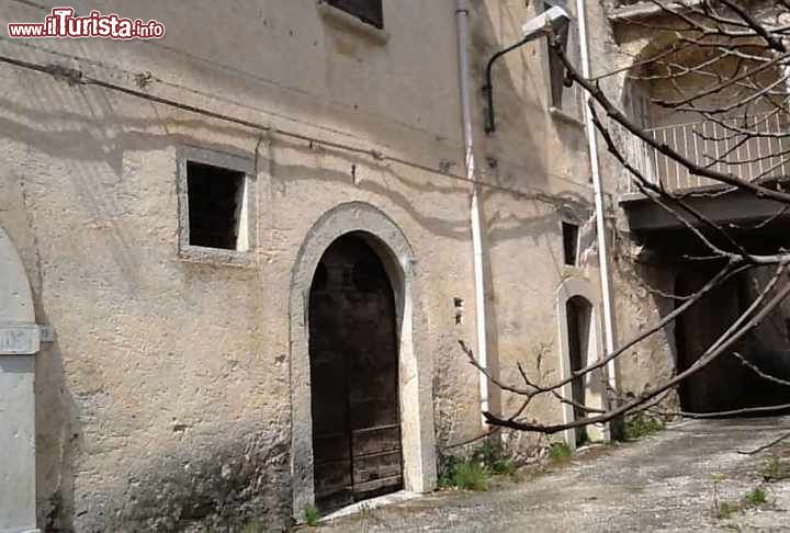 Immagine La visita del centro di Castelpetroso, il borgo montano della Provincia di Isernia in Molise.