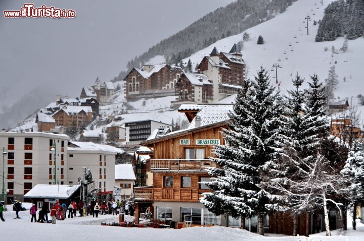 Immagine Il centro le deux Alpes durante una nevicata in inverno