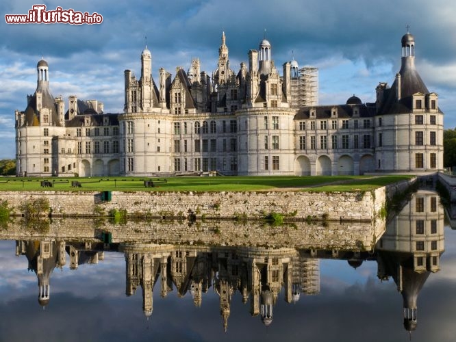 Immagine Lo Chateau de Chambord è considerato da molti il più bello fra i Castelli della Loira. Siamo nella regione Centro, in Francia - © Andlit / Shutterstock.com
