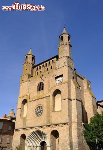 Immagine Chiesa Notre Dame du Bourg a Rabastens, Francia. Patrimonio dell'Umanità dal 1998, questa chiesa in stile romanico è un gioiello d'architettura medievale occitana.