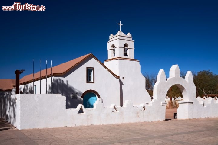 Immagine La Chiesa di San Pedro de Atacama, è uno dei Monumenti Nazionali del Cile  - © Nataliya Hora / Shutterstock.com
