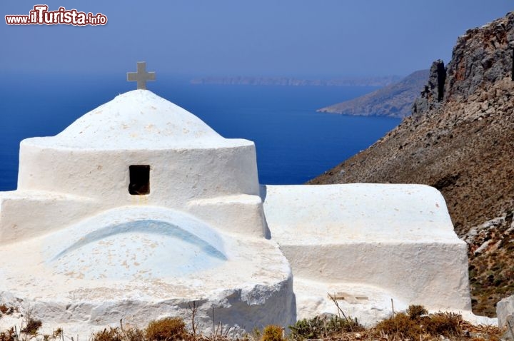 Immagine Una chiesa ortodossa a Astypalaia in Grecia - © Lucia Pescaru / Shutterstock.com