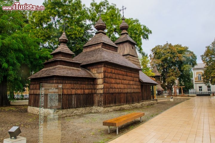 Immagine Chiesa in legno a Kosice, ci troviamo vicino al museo Vychodoslovenske in Slovacchia - © RnDmS / Shutterstock.com
