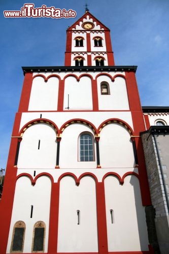 Immagine Collégiale Saint-Barthélemy, una chiesa romanica in centro a Liegi (Belgio) - © anna dorobek / Shutterstock.com