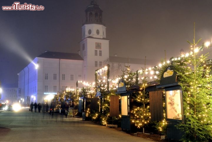 Immagine Christkindlmarkt: a Salisburgo la tradizione dei mercatini di Natale è fra le più antiche d'Austria.