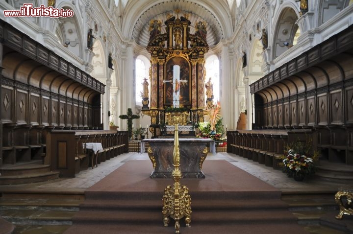 Immagine Coro della chiesa Welfenmünster, dedicata a San Giovanni, che si trova a Steingaden in Baviera - © Andreas Juergensmeier / Shutterstock.com