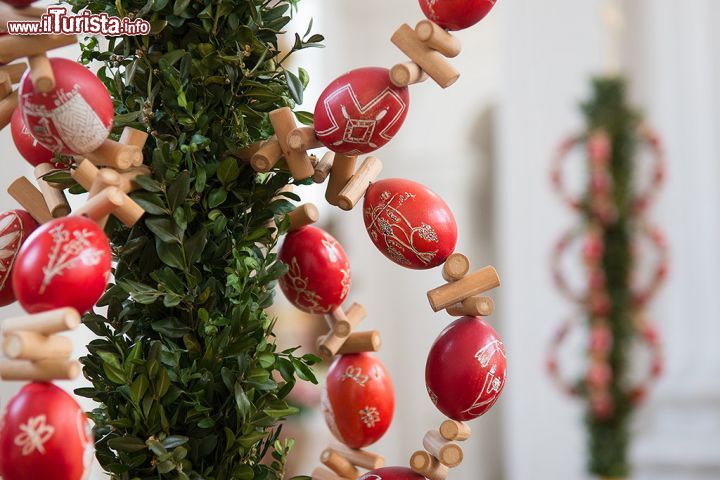 Immagine Decorazioni pasquali nella basilica di Weingarten, Germania - Alcune decorazioni ornamentali utilizzate in periodo pasquale all'interno della basilica tedesca divenuta famosa per la miniatura di manoscritti