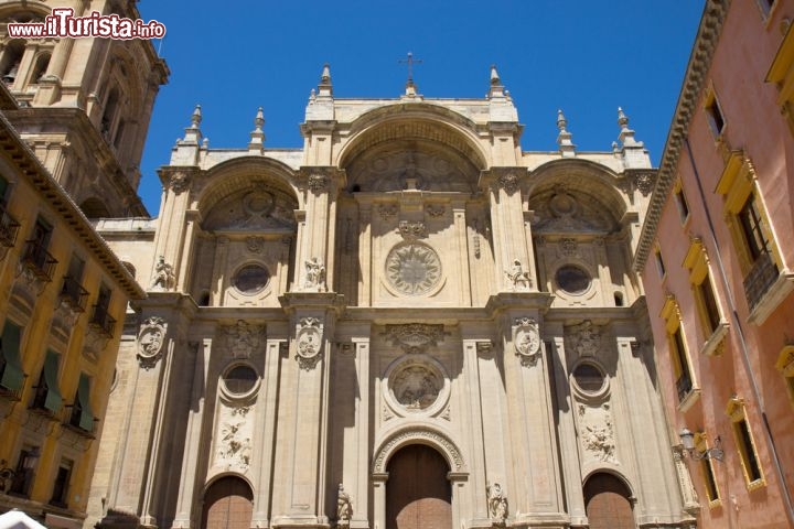 Immagine Facciata Rinascimentale Cattedrale di Granada Spagna - © Neirfy / Shutterstock.com