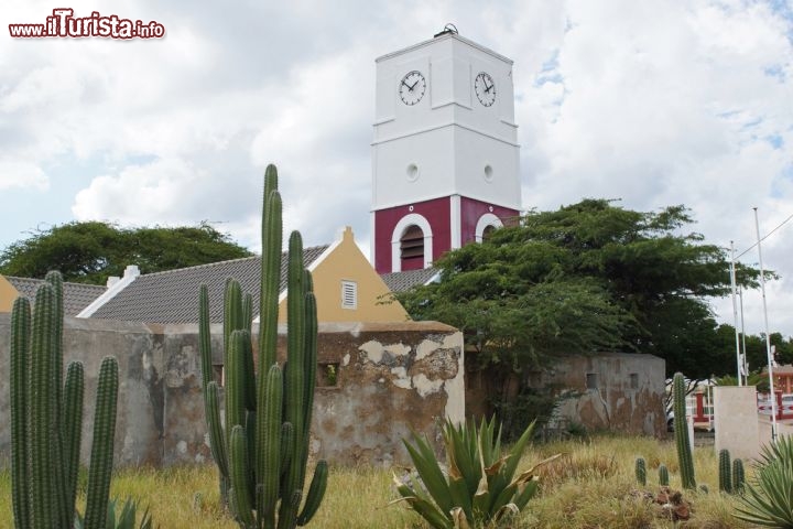 Immagine Fortezza e torre orologio Oranjstad Aruba - © alfotokunst / Shutterstock.com