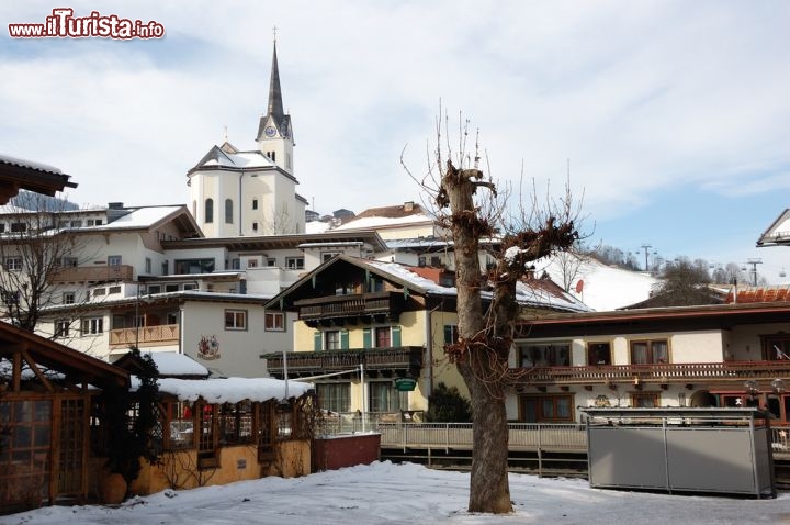 Immagine Fotografia del centro di Kaprun, famosa località sciistica in Austria - © Zdenek Krchak / Shutterstock.com