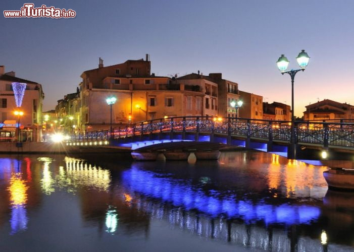 Immagine Fotografia notturna ponte di Martigues, la cosiddetta Venezia della Provenza, in  Francia - Cortesia foto, www.ville-martigues.fr/