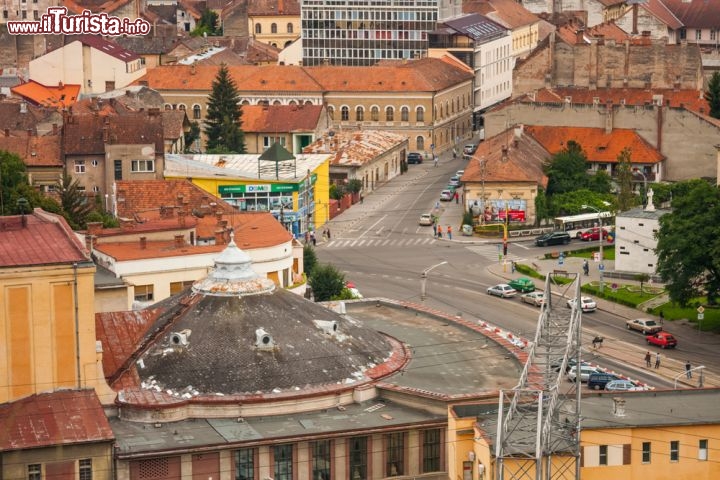 Immagine Veduta dall'alto su Cluj Napoca - Questa immagine della vivace città situata nel cuore della Transilvania, a nord ovest della Romania, offre una caratteristica veduta dall'alto su edifici e strade © ileana_bt / Shutterstock.com