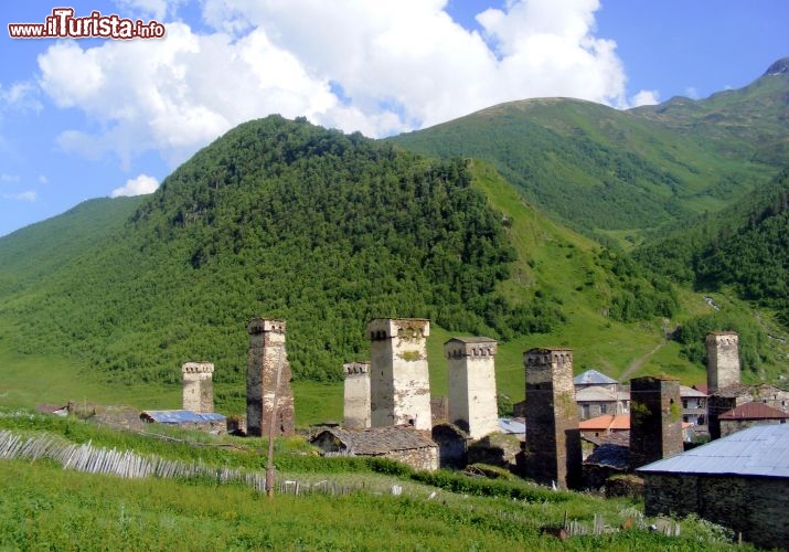 Immagine Georgia Svaneti case torri - Foto di Giulio Badini