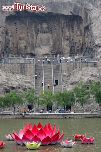 Immagine Il grande Buddha della Grotta Longmen a Luoayang in Cina - © Ke Wang / Shutterstock.com